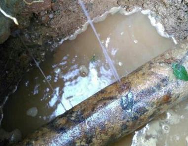 慈溪楼顶渗水维修公司分享下地暖漏水的原因及检测方法。